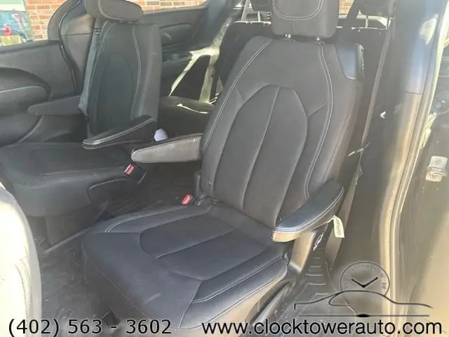Vehicle image 14